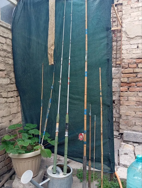 Продам удочки разные есть.