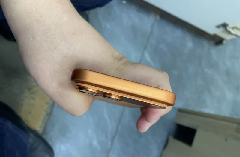 Iphone 17Max orenge 5