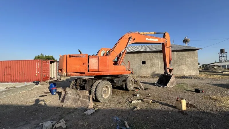 Daewoo 200 ekskavator 2003-yil narxiga bemalol arziydi. 2