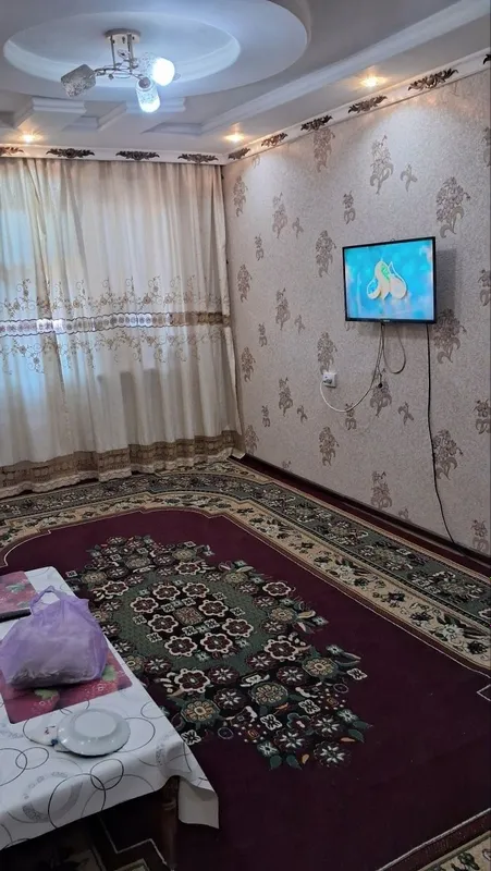 Продается 1 ком кв в Чирчике 1 мкн 2 этаж не долеко от дороги