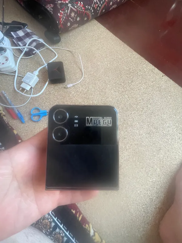 Z flip 4 2