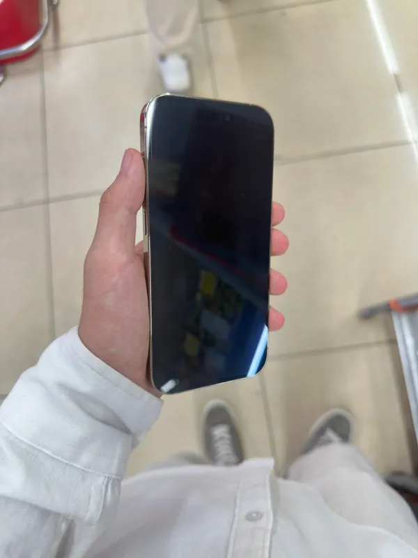 Iphone 14 pro gold 6
