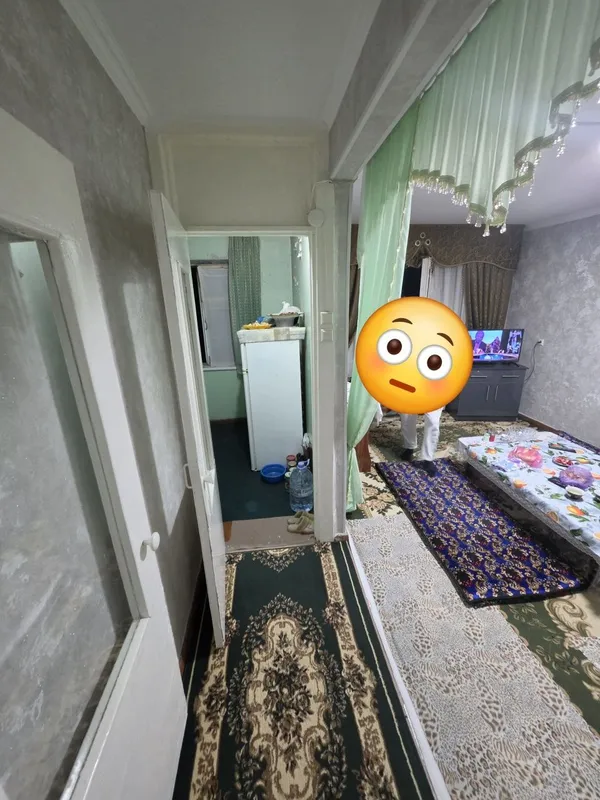 Город Фергана, Фрунзенский массив, на улице А. Навои, магазин «Час-пик» 1