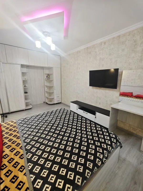 Сдаётся квартира Юнус абад 8 квартал,Мегапланет 2/1/4 посуточно 3