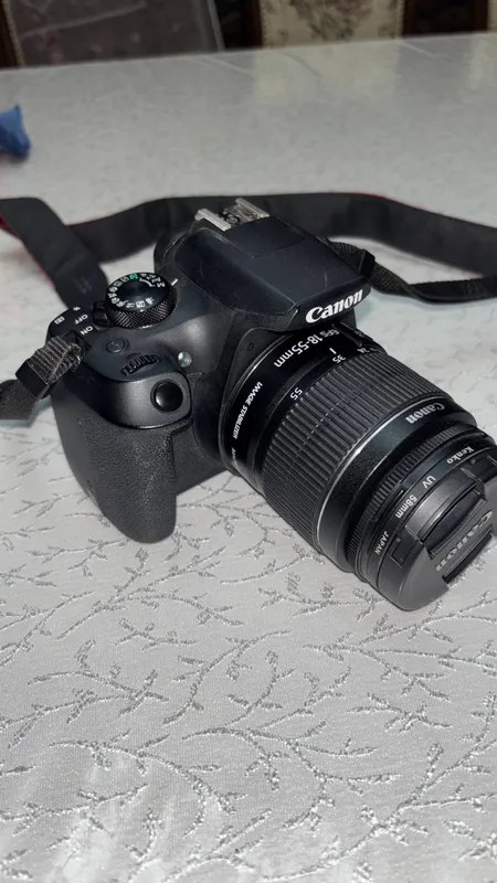 Canon EOS 1300D oynali kamera. 2 Canon EOS 1300D oynali kamera. 2