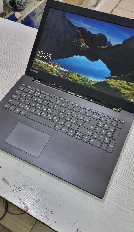 Lenovo IdeaPad-81DE