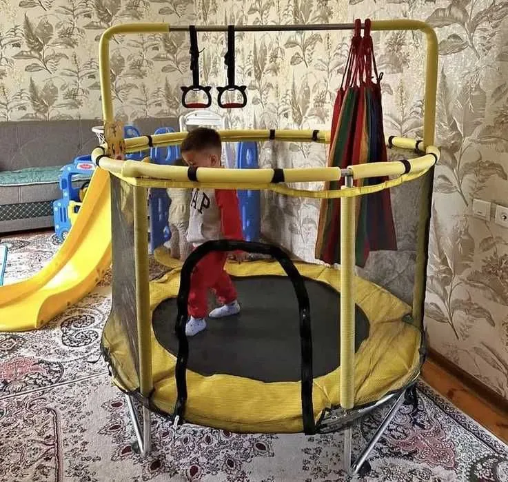 Батут детский с защитной сеткой и подвесной гамаком — фото 3