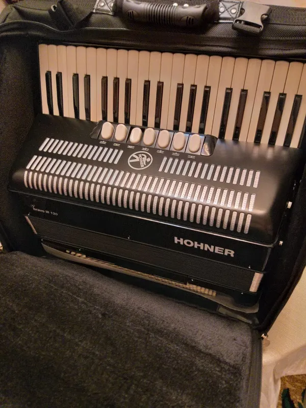 Аккордеон Hohner BRAVO-новый Аккордеон Hohner BRAVO-новый