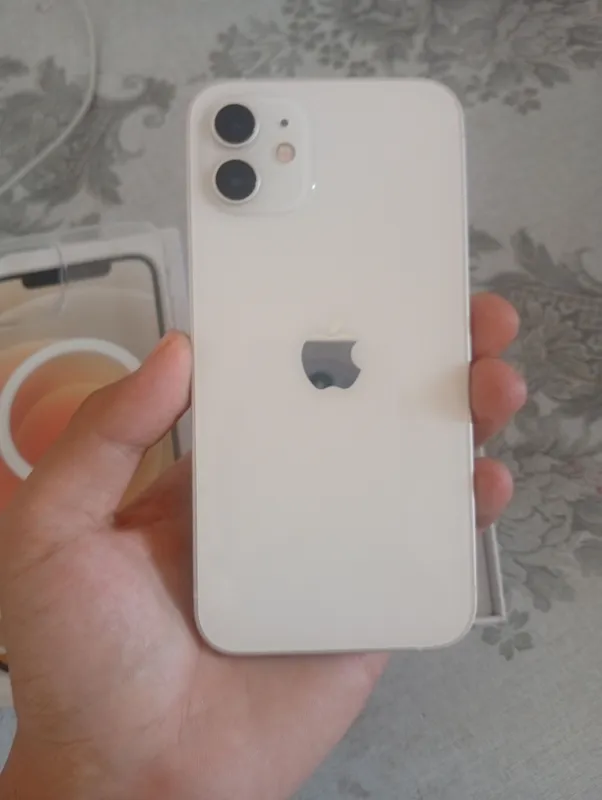 iPhone 12 4