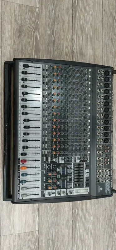 Активный микшер пульт Behringer 3