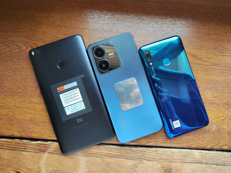 Продаются Mi Max 2, Huawei и Vivo Y22 1 Продаются Mi Max 2, Huawei и Vivo Y22 1