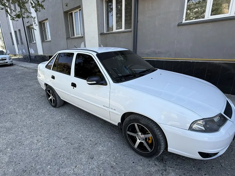 nexia 1.6 2015 yil sotiladi . 1