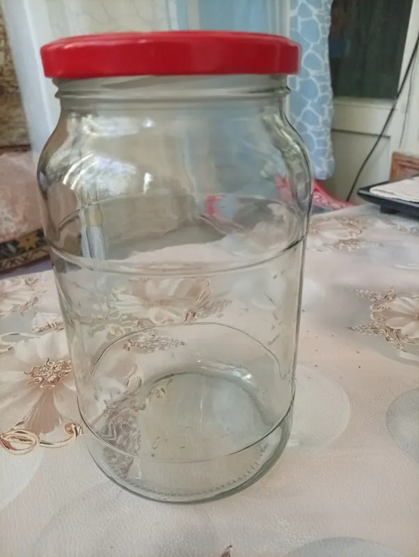 Bir litrlik bankalarni sotaman Bir litrlik bankalarni sotaman