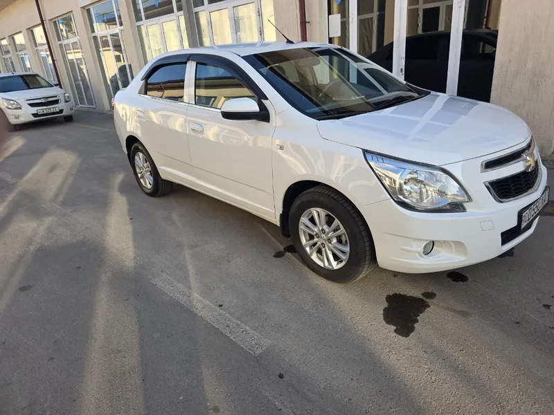 Chevrolet Cobalt sotiladi 3 Chevrolet Cobalt sotiladi 3