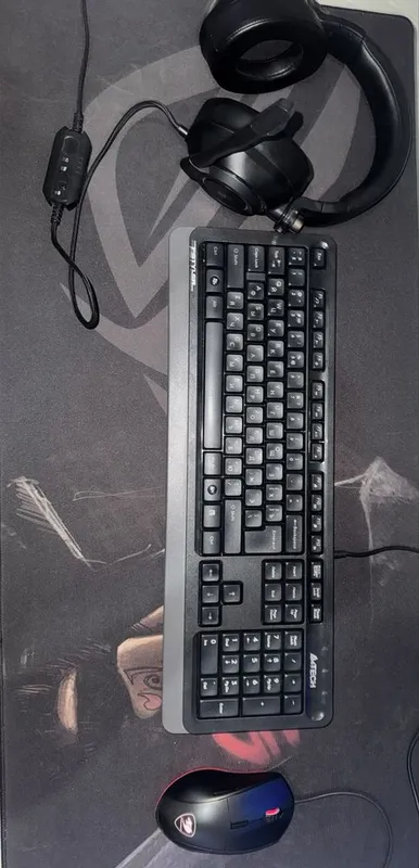 Komplekt naushnik klaviatura mishka sotiladi 1 Komplekt naushnik klaviatura mishka sotiladi 1