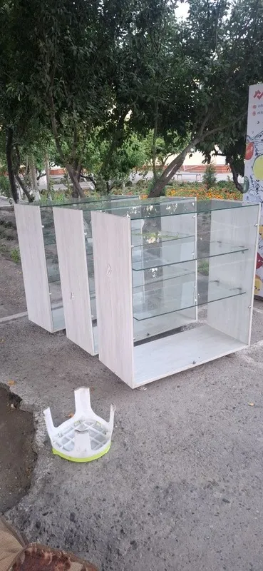 Oynali padstavka, mebel sotuv dòkonlari uchun