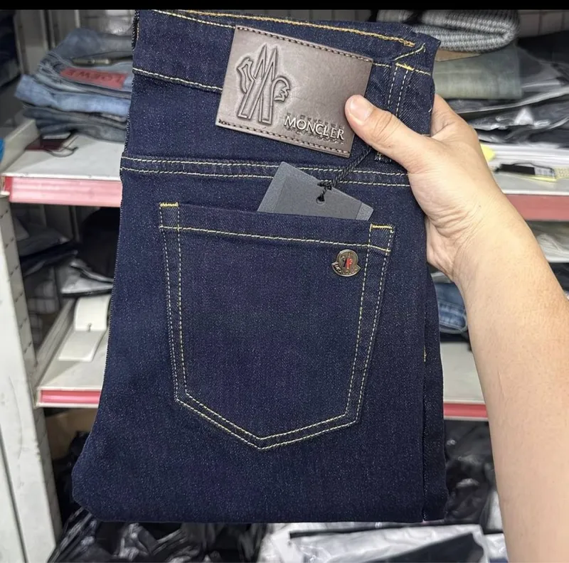 Джинсы Moncler M razmer