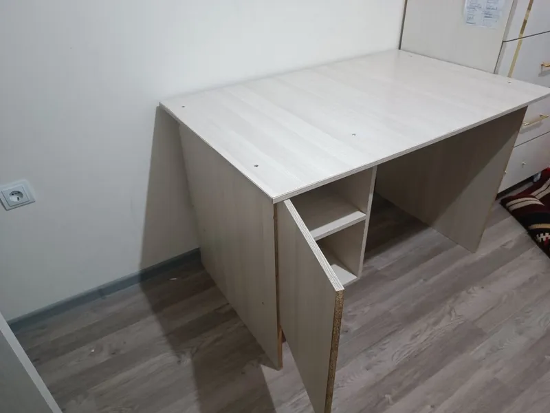 Stol sotiladi / Uy va ofis uchun qulay stol holati aʼlo 4