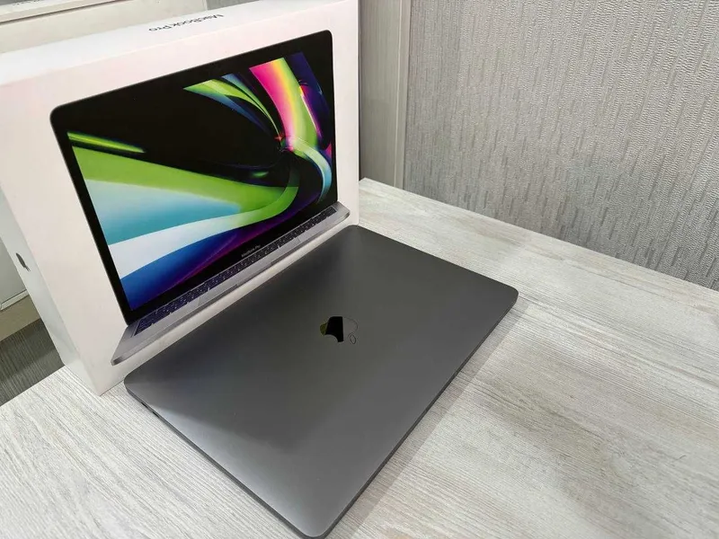 Продаю Новый MACBOOK PRO 13 inch 256gb ssd m2 chip 8gb unified memor
