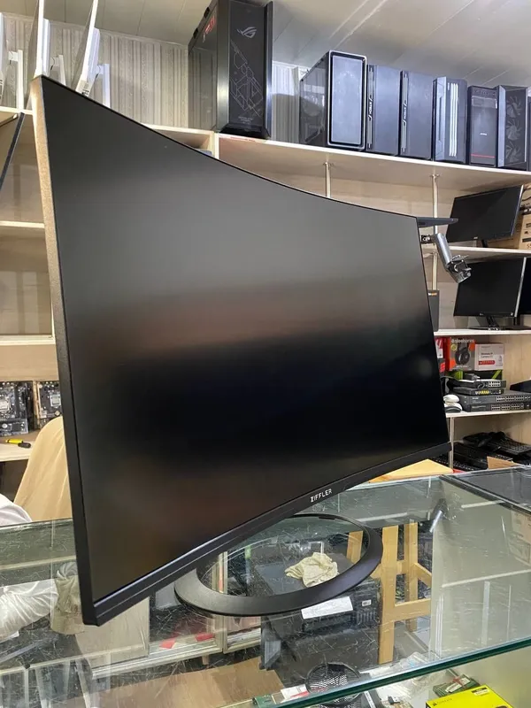 Ziffler 32 Curved RGB sotiladi 3