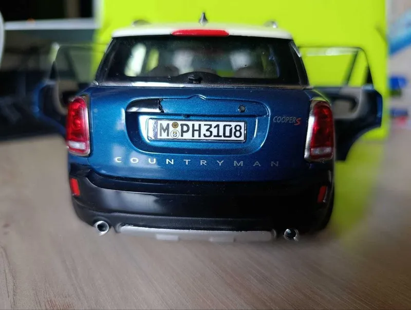 Mini Countryman 1:18 Kyosho б/у — целый корпус, на игру или запчасти — фото 2
