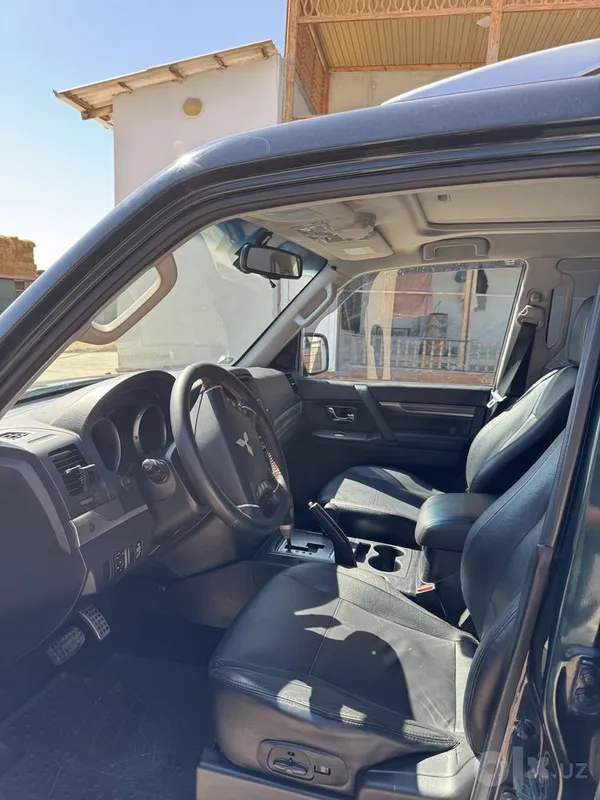Mitsubishi Pajero 2010 6