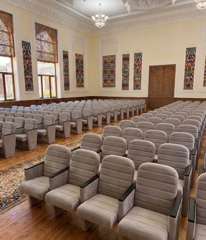 Театральные кресла. Театрга кресло. Театрал курслар. Кресла в зал 3
