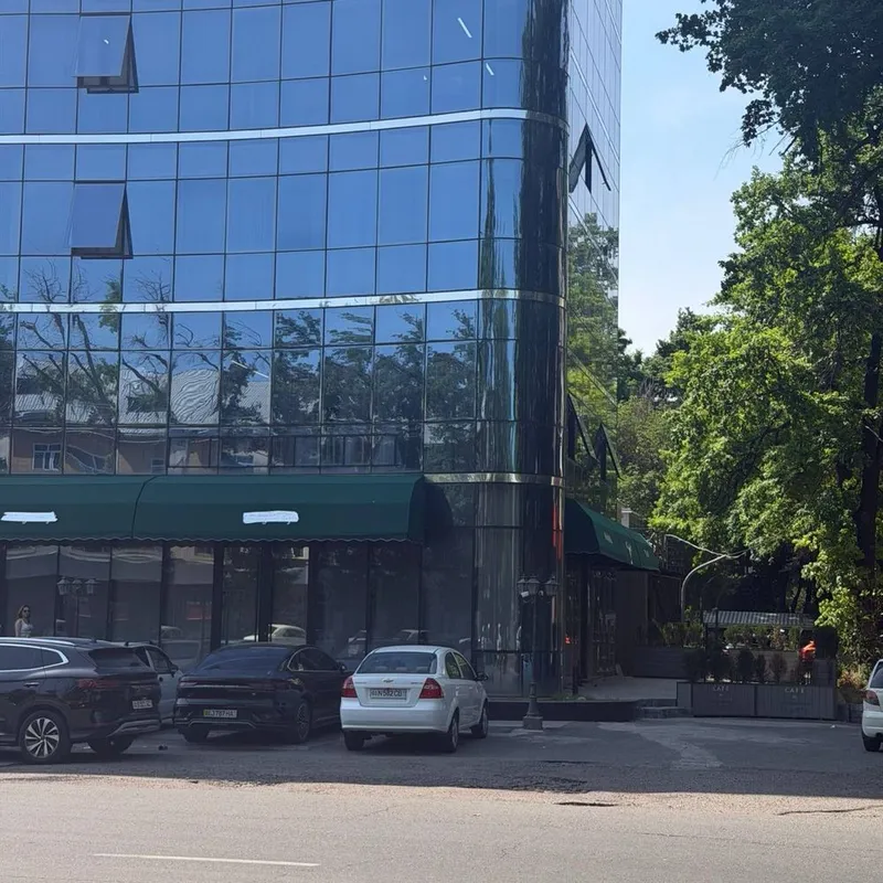 1й этаж, вдоль дороги в БЦ, ул. Новомосковская 250 м2 — фото 1