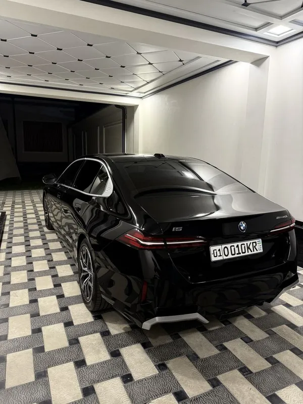 BMW i5 40L 2025 2