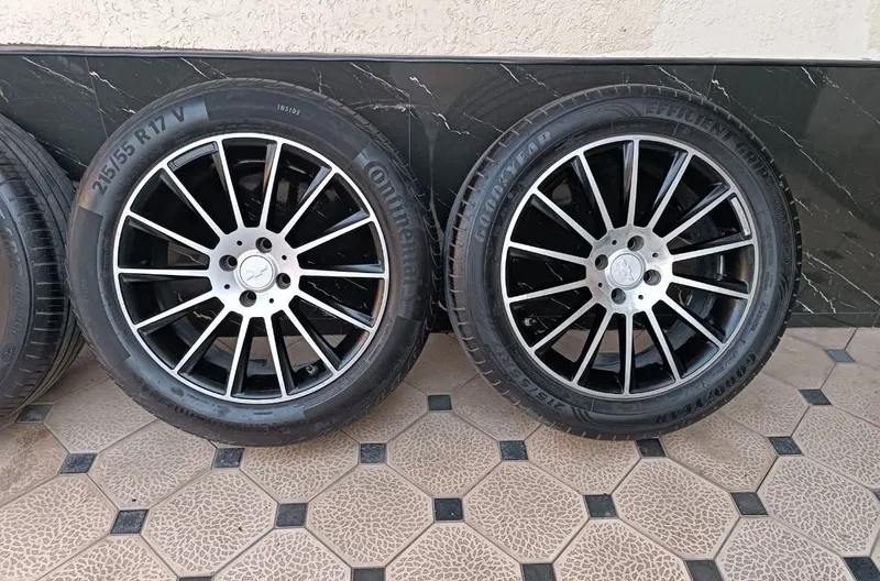 Шины на дисках в стиле Mercedes для Cobalt, 215/55 R17, в хорошем состоянии 2