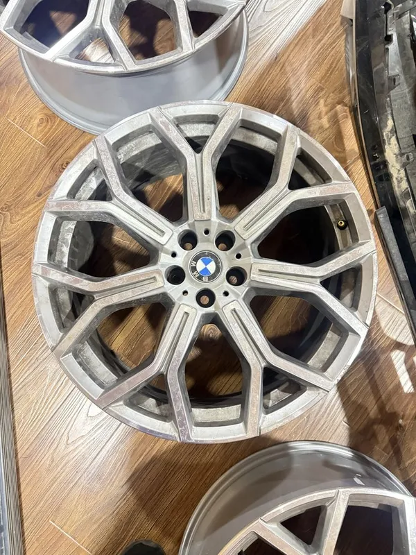 Bmw 21 diska sotiladi