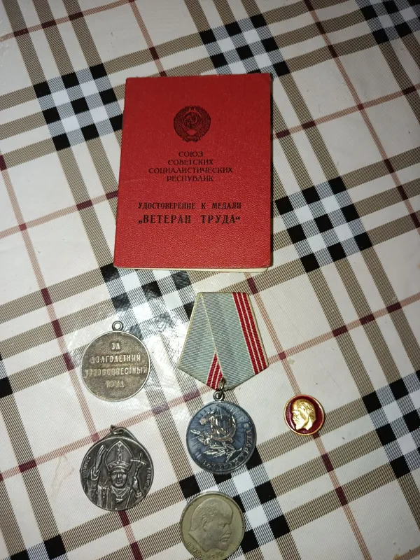 Ordenlar va medallar hujjatlari bilan 2 Ordenlar va medallar hujjatlari bilan 2