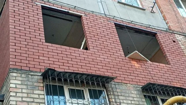 Кладка кирпича на балконе! — фото 7