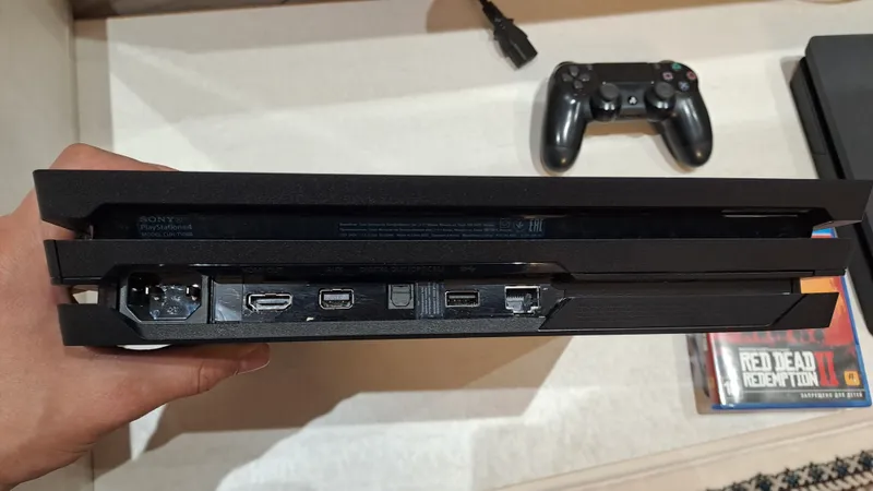 Playstation 4 pro на 1tb — фото 1
