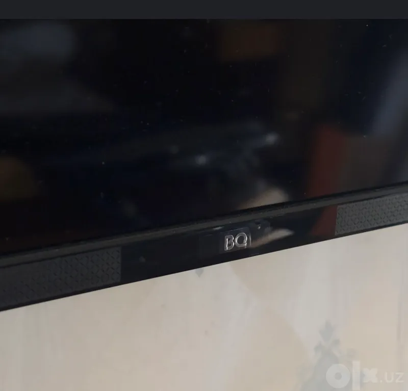 Телевизор BQ Smart. TV - экран с дефектом 3