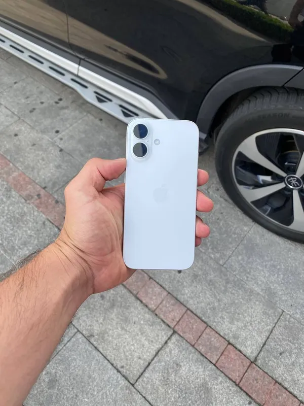 Iphone 16 ozi 128 white