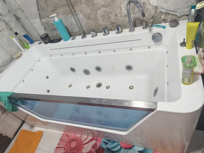 Jakuzi vannani sotaman