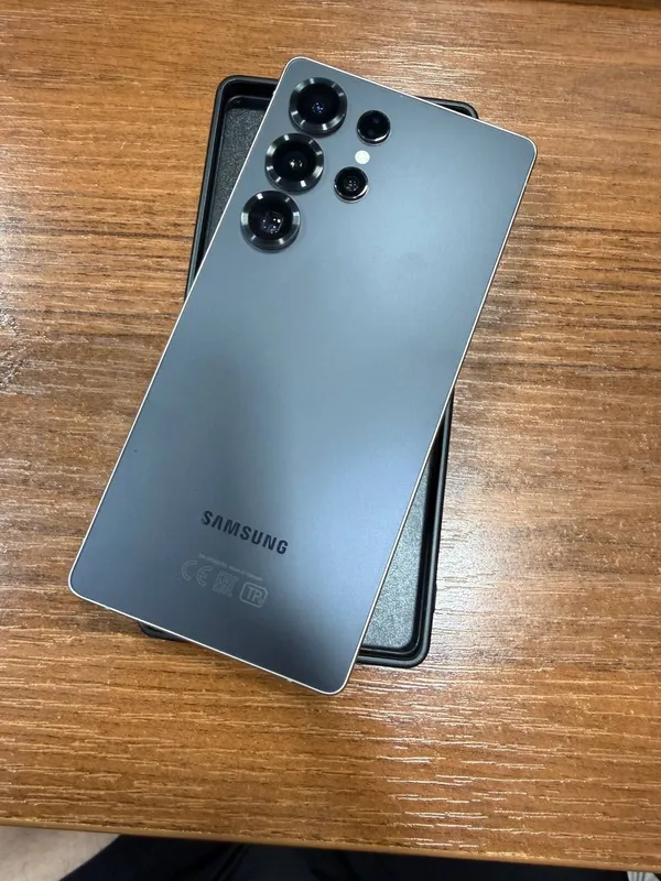 Samsung Galaxy S25 Ultra, Titanium Black, 12/256 GB обмен на Iphone 1