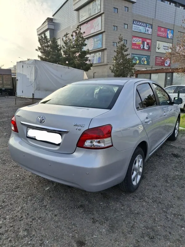 Продам Toyota Yaris 1.5 м/т — фото 2