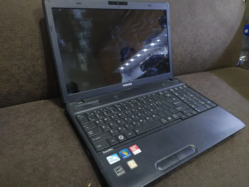 TOSHIBA Noutbuk