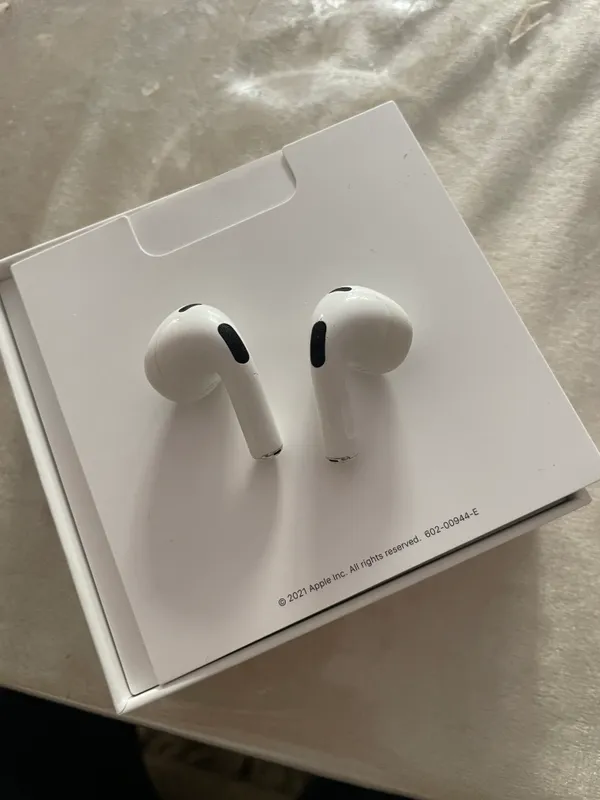 Airpods 3 naushnik ozi karobkasi bor keysi yoqolga 1 Airpods 3 naushnik ozi karobkasi bor keysi yoqolga 1