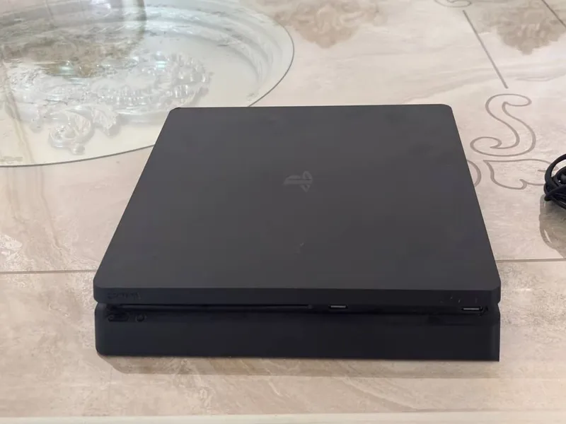 PlayStation 4 Slim 500GB в идеальном состоянии 2 PlayStation 4 Slim 500GB в идеальном состоянии 2
