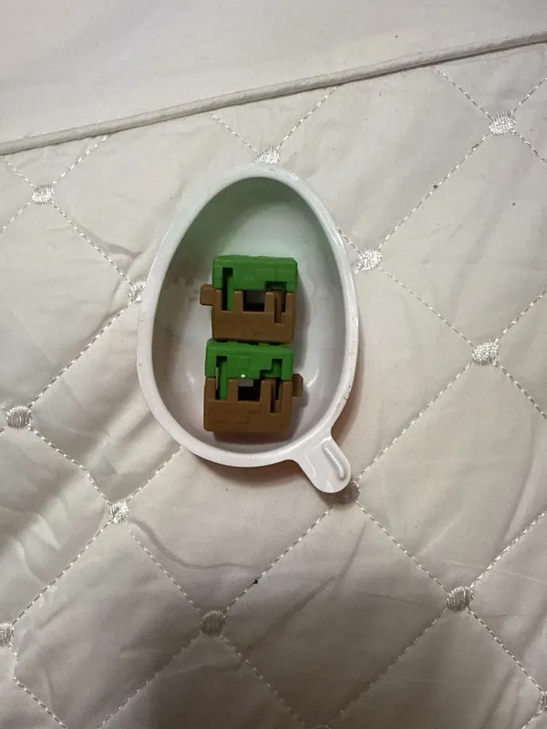игрушки kinder joy minecraft, enderman, скелет и блоки земли — фото 1