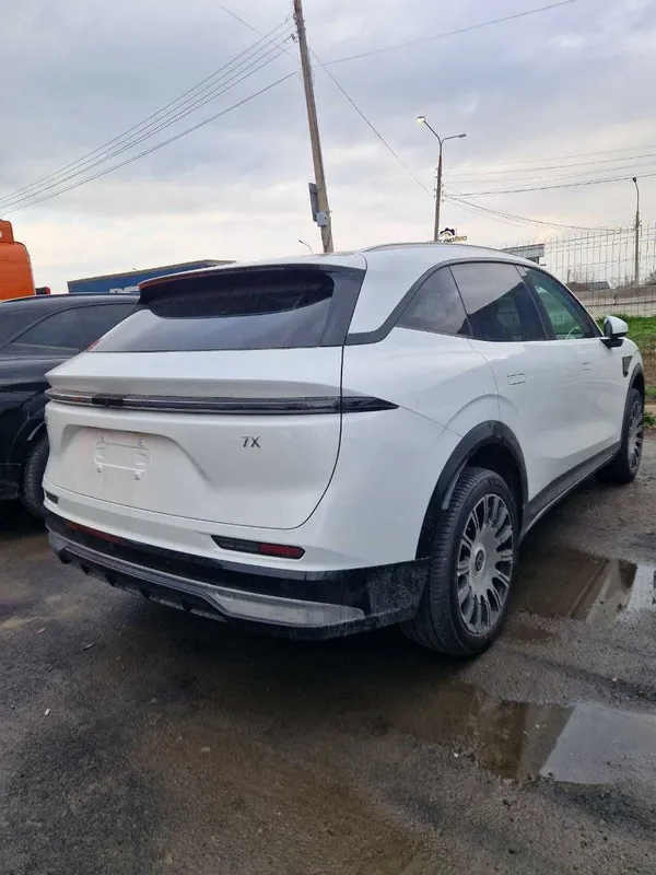 Zeekr 7x awd 2026 yil full xamma dop opciya bor 4 Zeekr 7x awd 2026 yil full xamma dop opciya bor 4