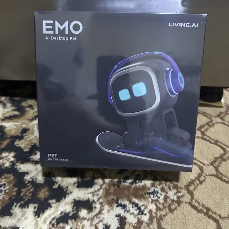 Продаётся новый Умный робот EMO срочно 1