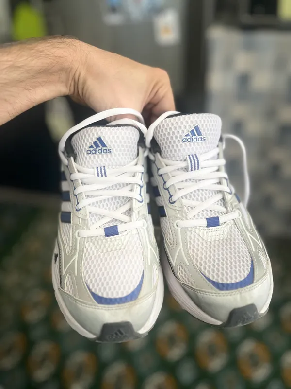 Оригинальные кроссовки Adidas, не ношеные. 3 Оригинальные кроссовки Adidas, не ношеные. 3