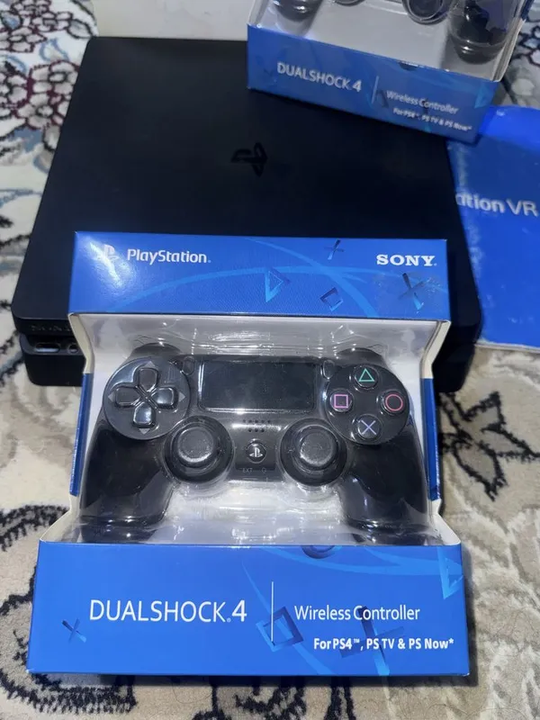 PS4 Slim 512 gb + Ps VR + 2 gamepad 3 PS4 Slim 512 gb + Ps VR + 2 gamepad 3