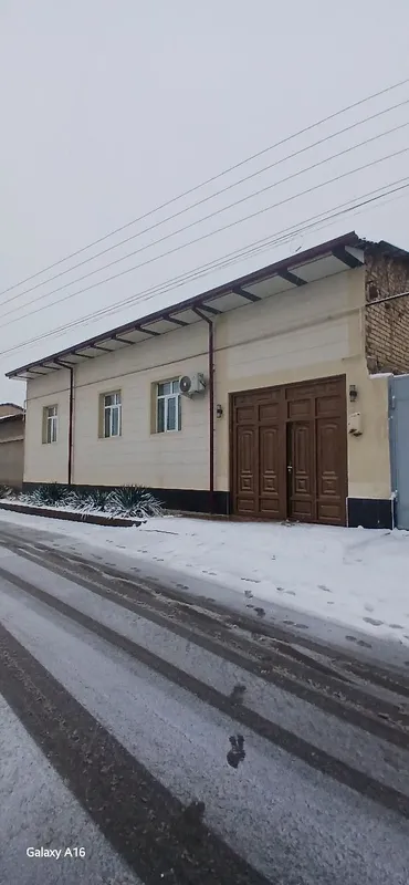 Назарбек Тарновда уй сотилади.4соток5хона.Газ,свет,сув,канализация бор