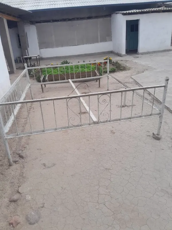 Krovat tapchan so' ri sotiladi