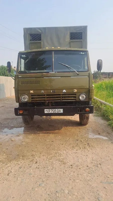 камаз 10 тонналик. 1984 йил. холати яхши холатда. Рама, кузов яхши